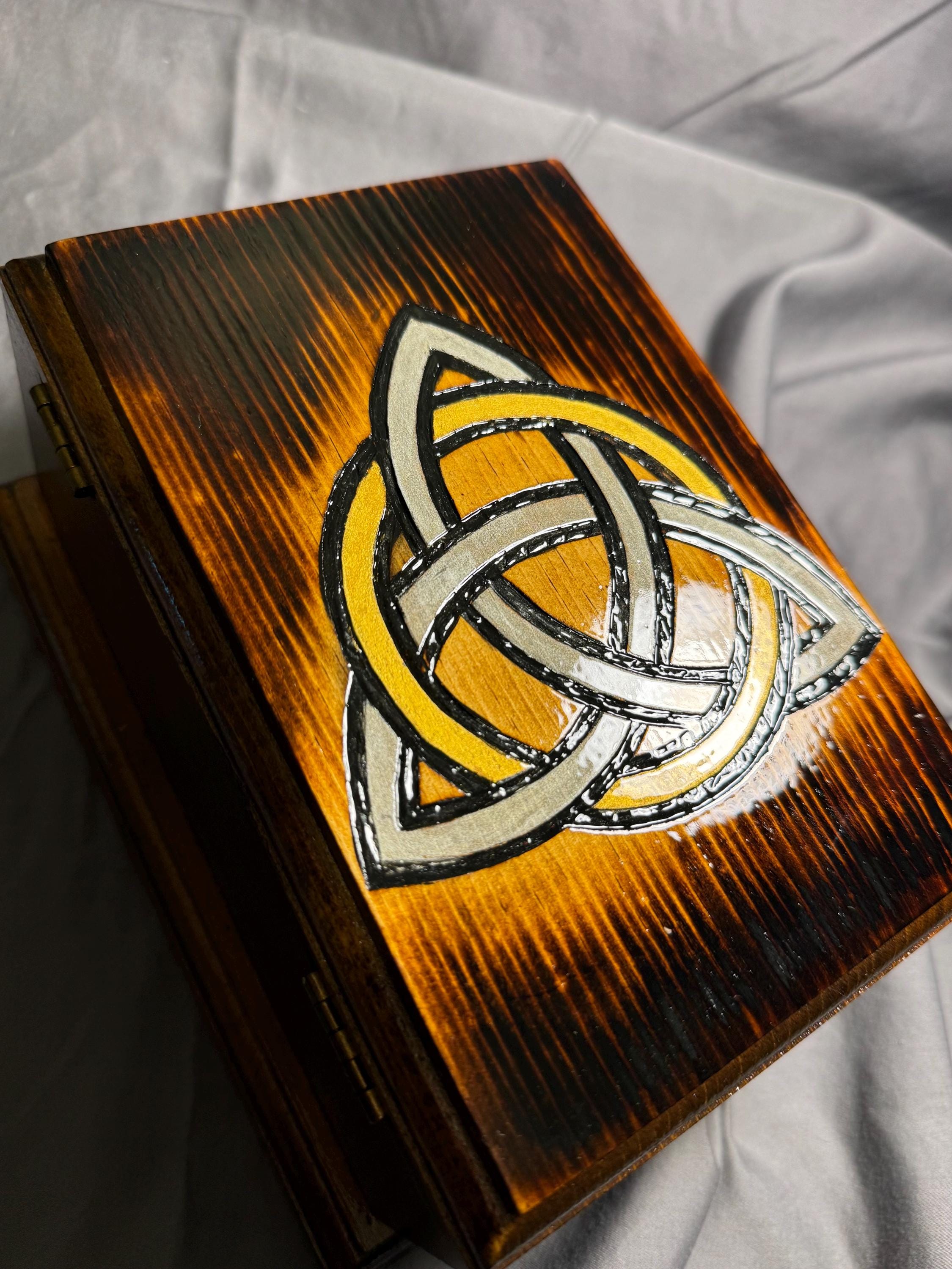 Triquerta Altar Box