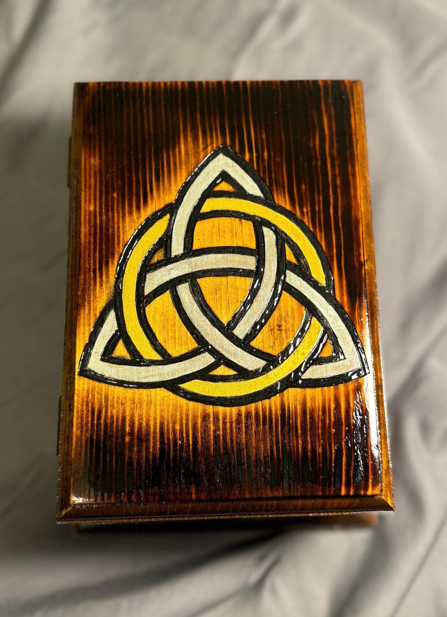 Triquerta Altar Box