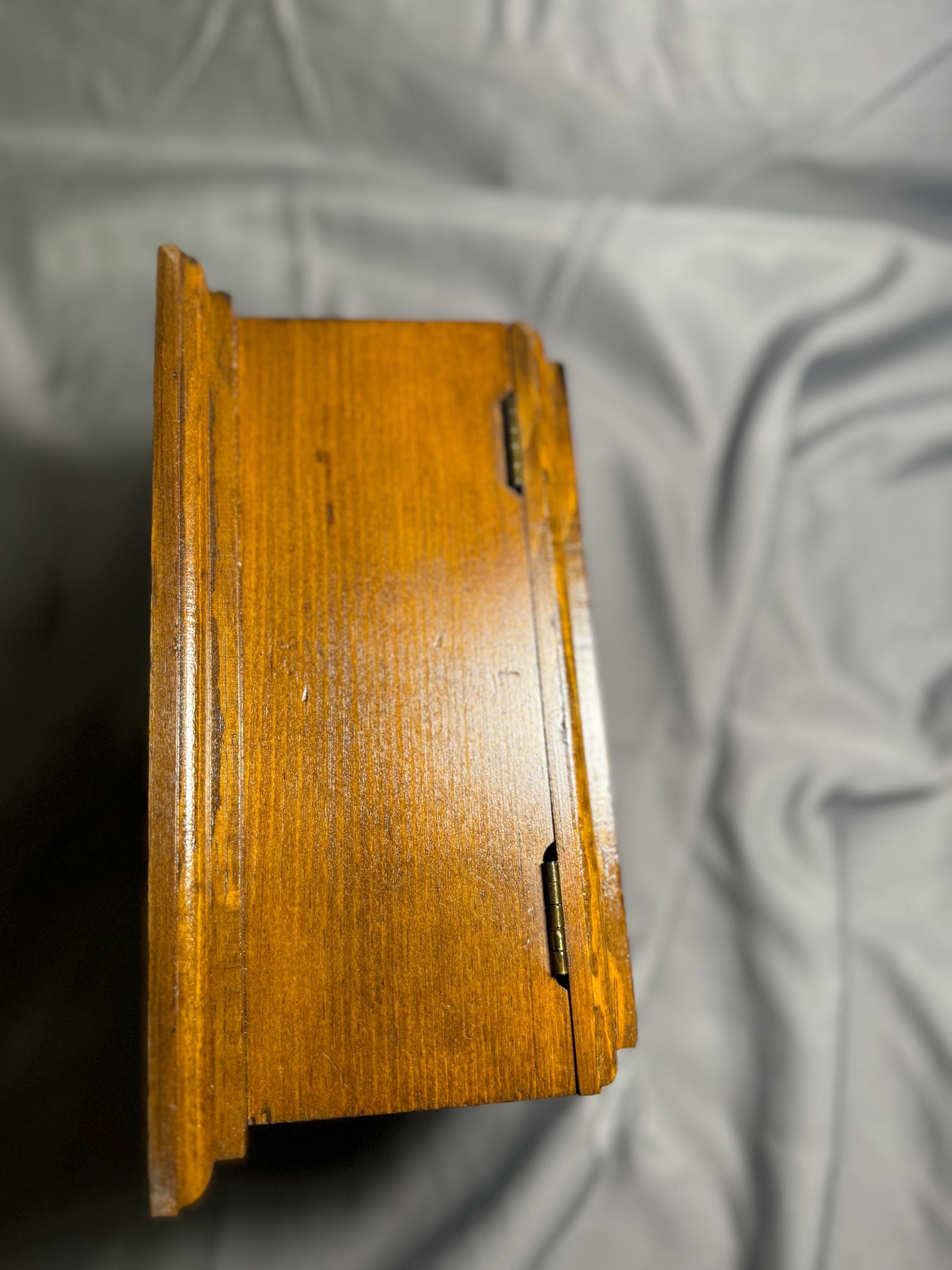 Triquerta Altar Box
