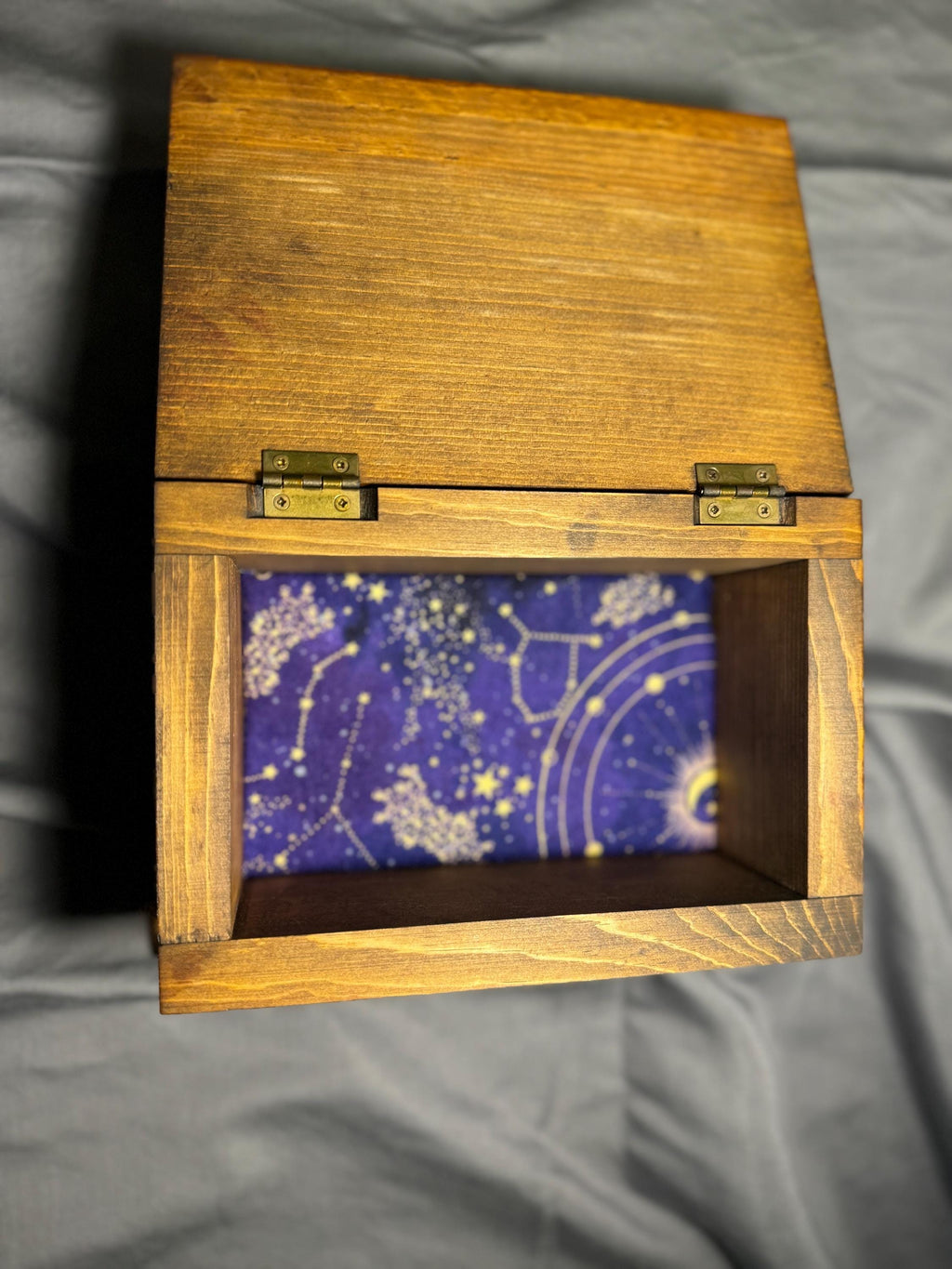 Triquerta Altar Box