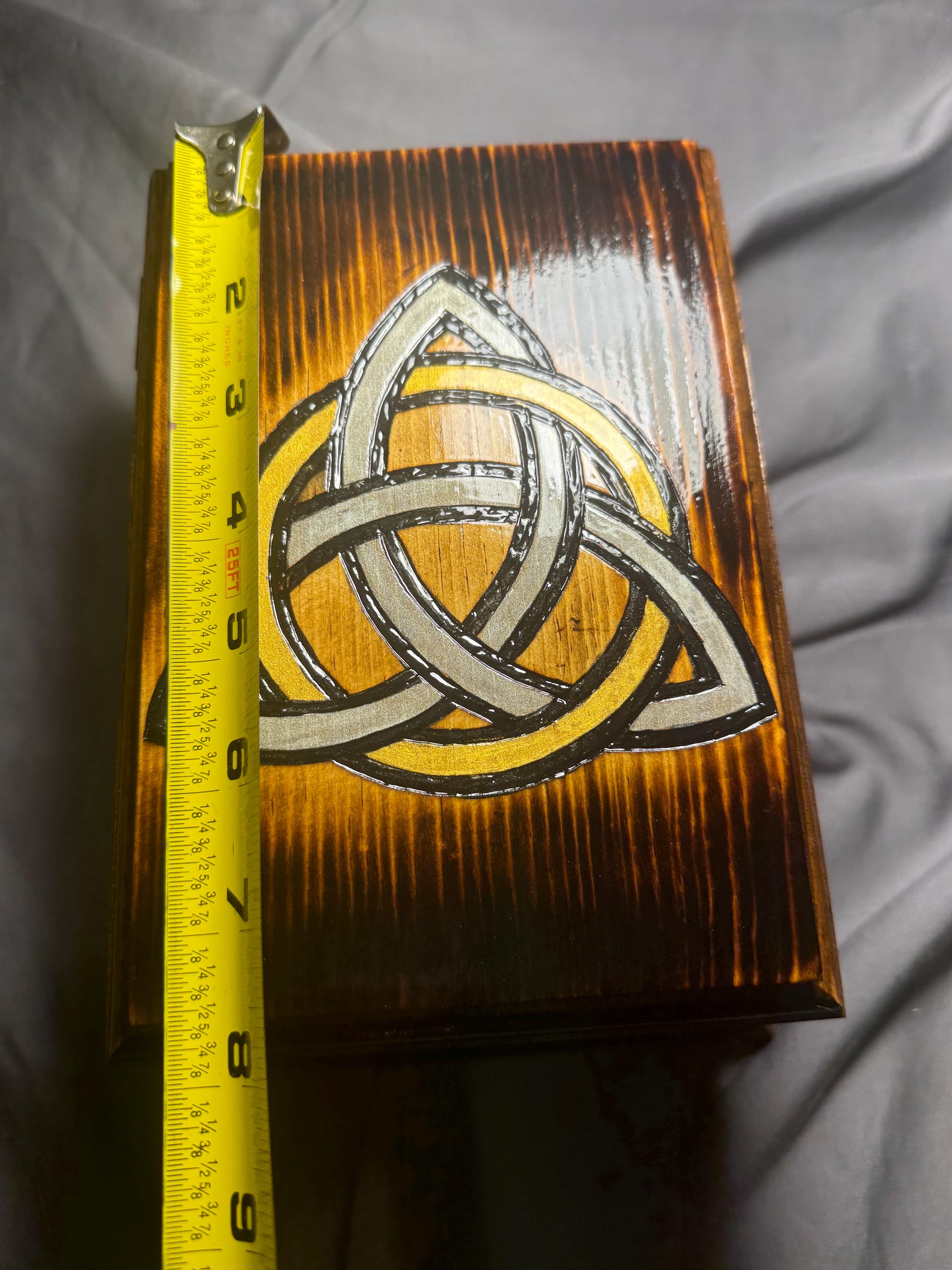 Triquerta Altar Box